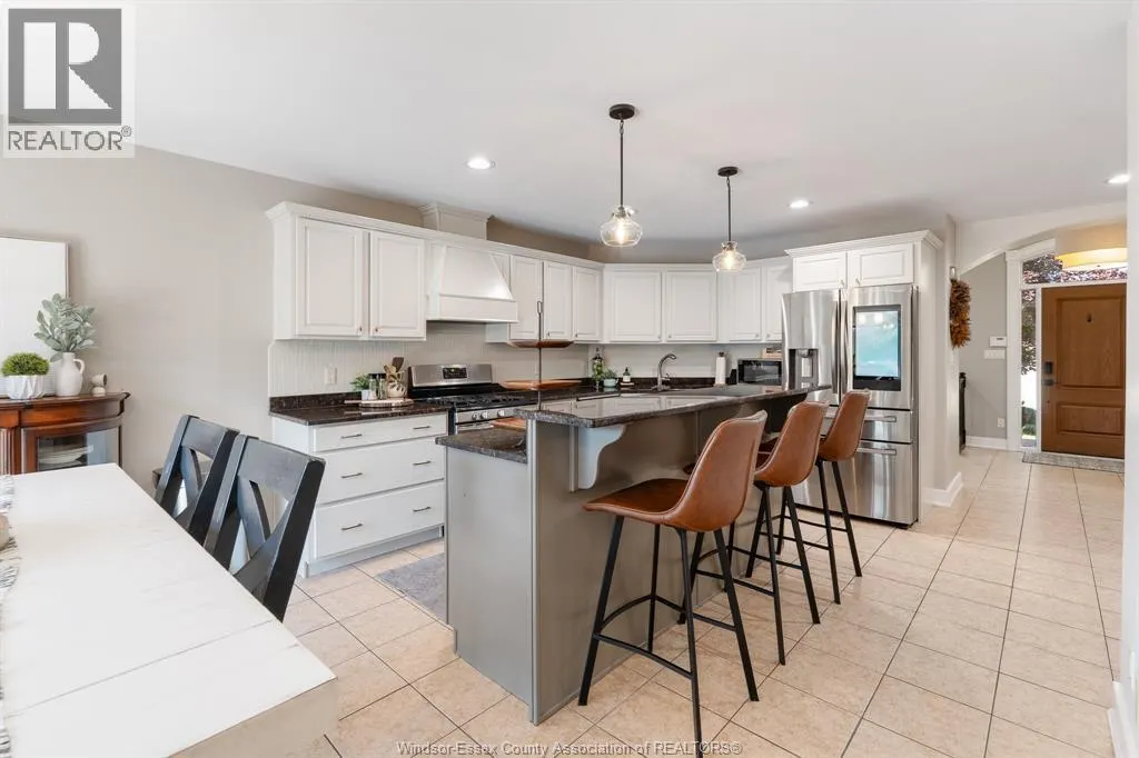 1049 WOODLAND