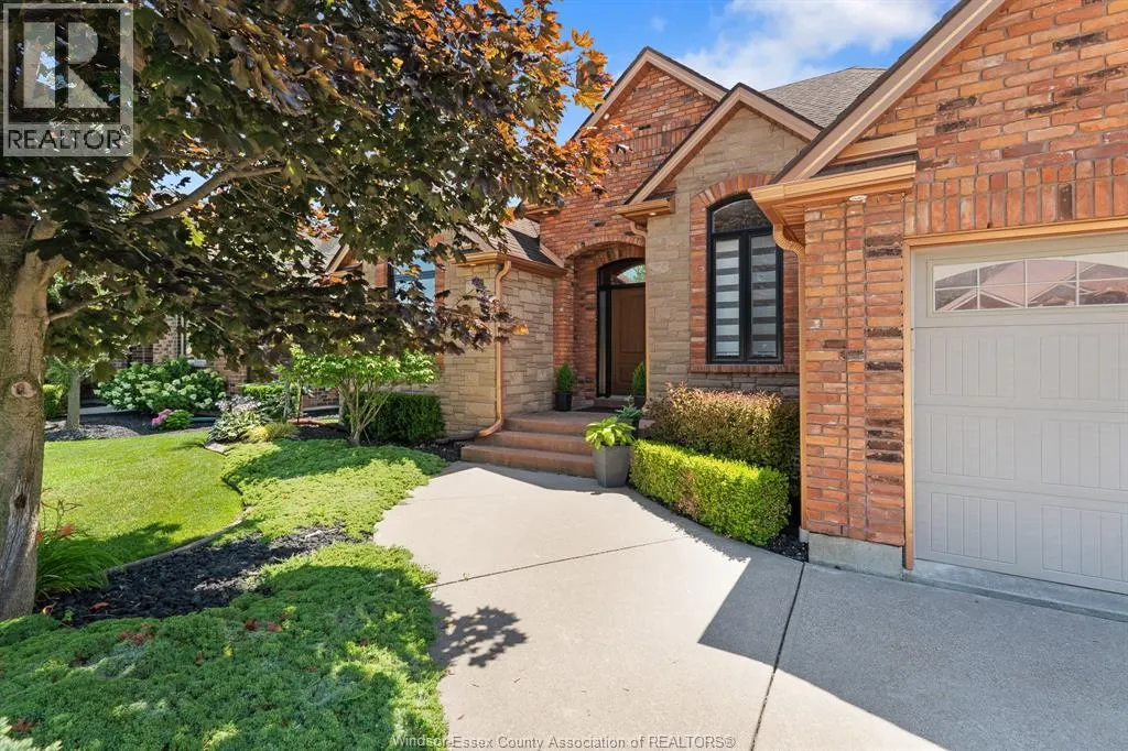 1049 WOODLAND