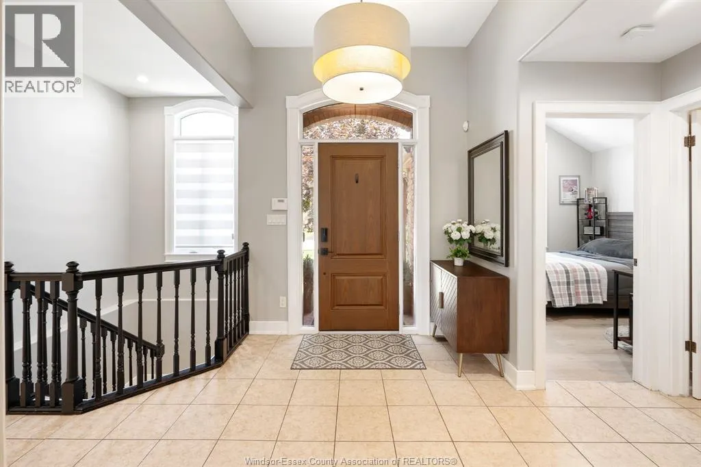 1049 WOODLAND