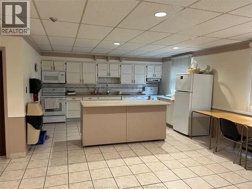 3936 WYANDOTTE STREET East Unit# 513