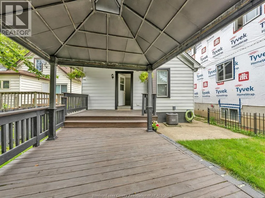 915 MCKAY AVENUE