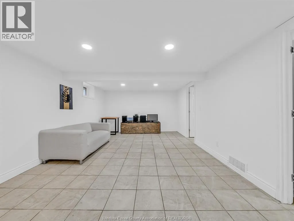 915 MCKAY AVENUE