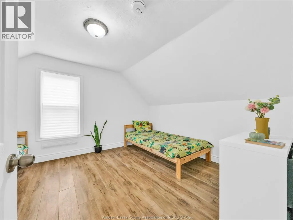 915 MCKAY AVENUE