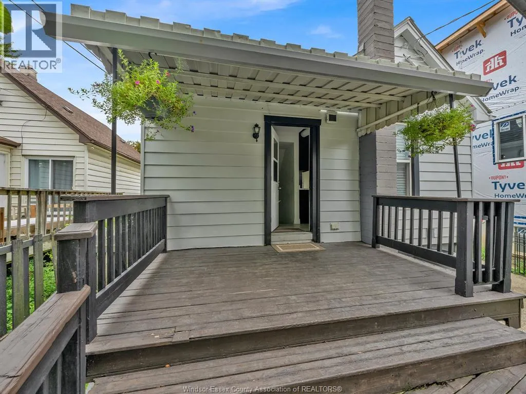 915 MCKAY AVENUE