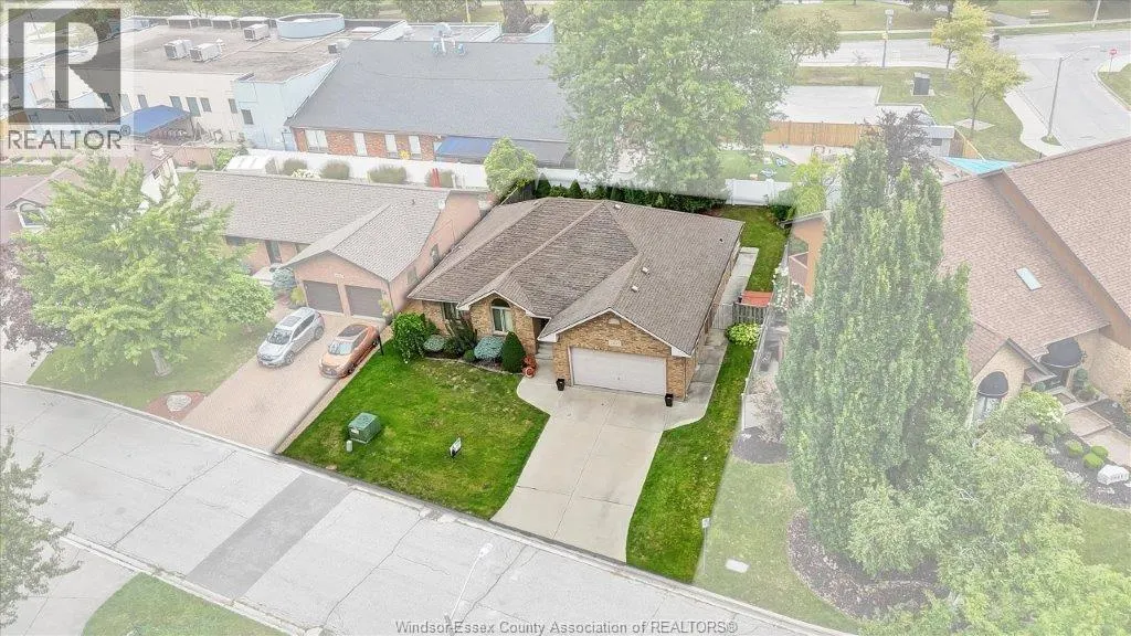 2805 MANGIN CRESCENT