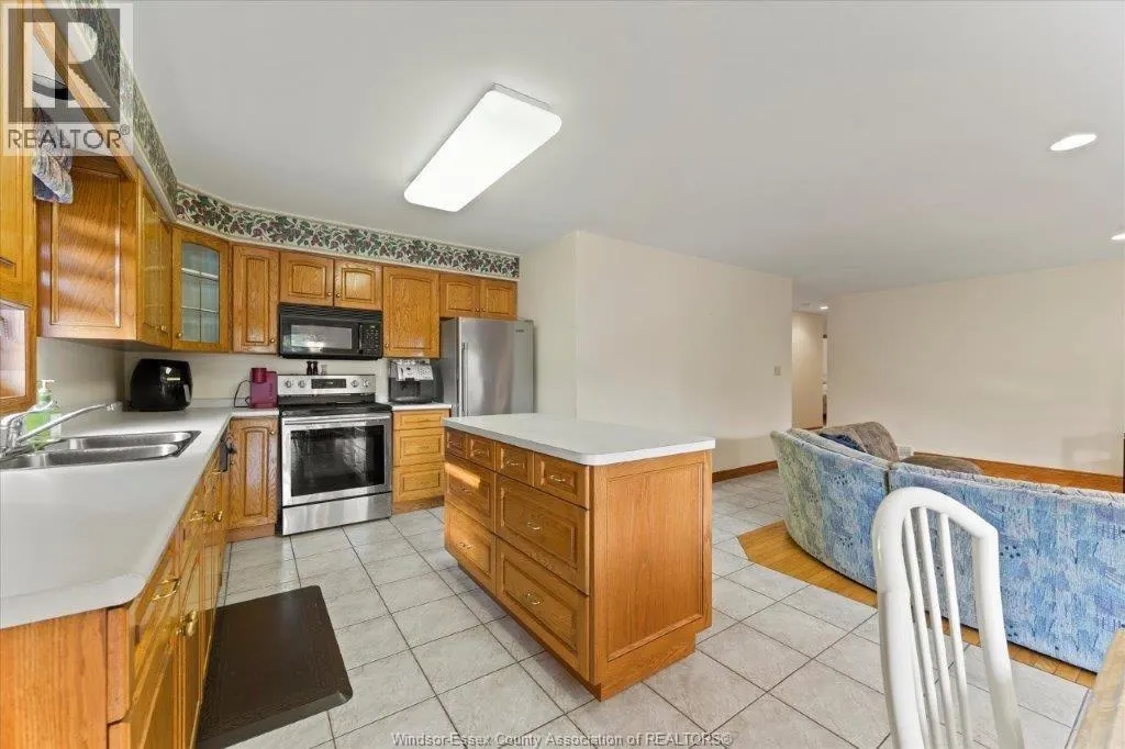 2805 MANGIN CRESCENT