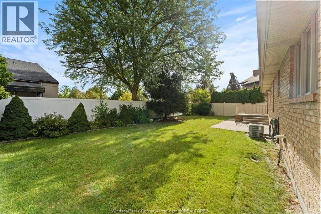 2805 MANGIN CRESCENT