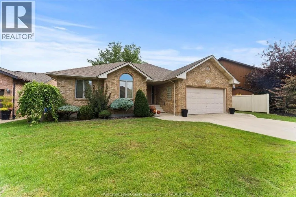 2805 MANGIN CRESCENT
