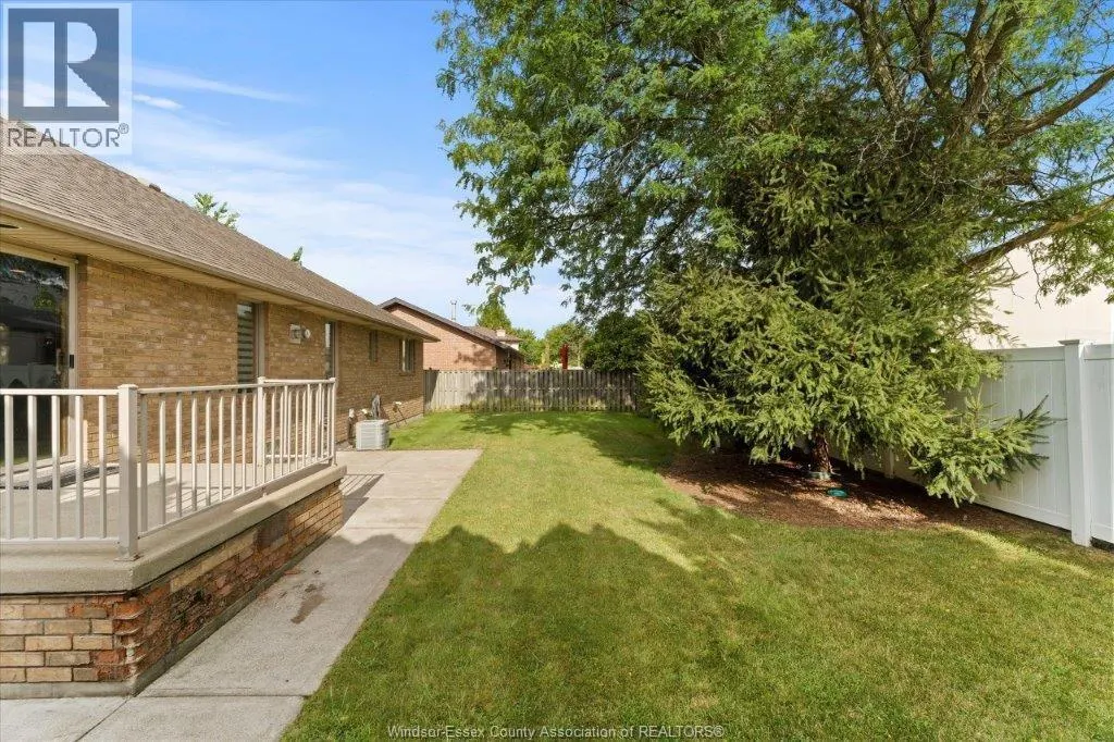 2805 MANGIN CRESCENT