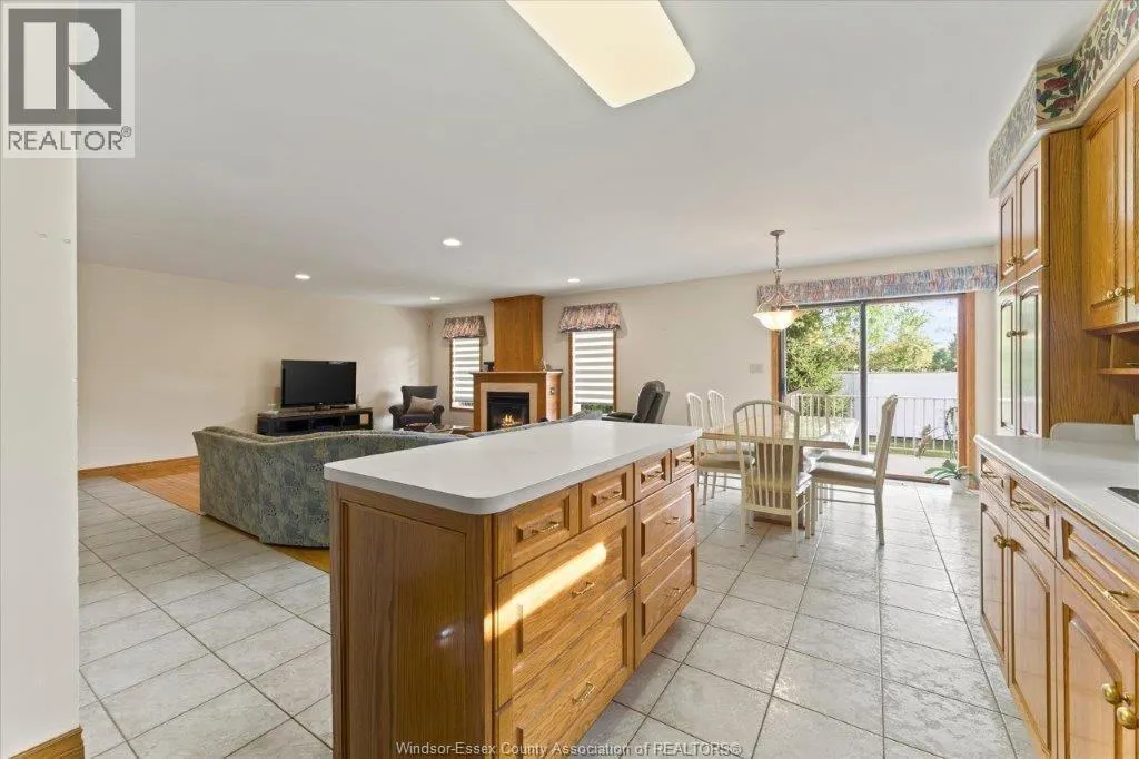 2805 MANGIN CRESCENT