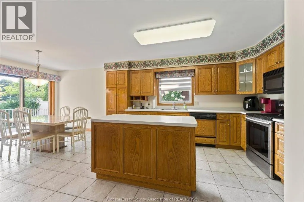 2805 MANGIN CRESCENT