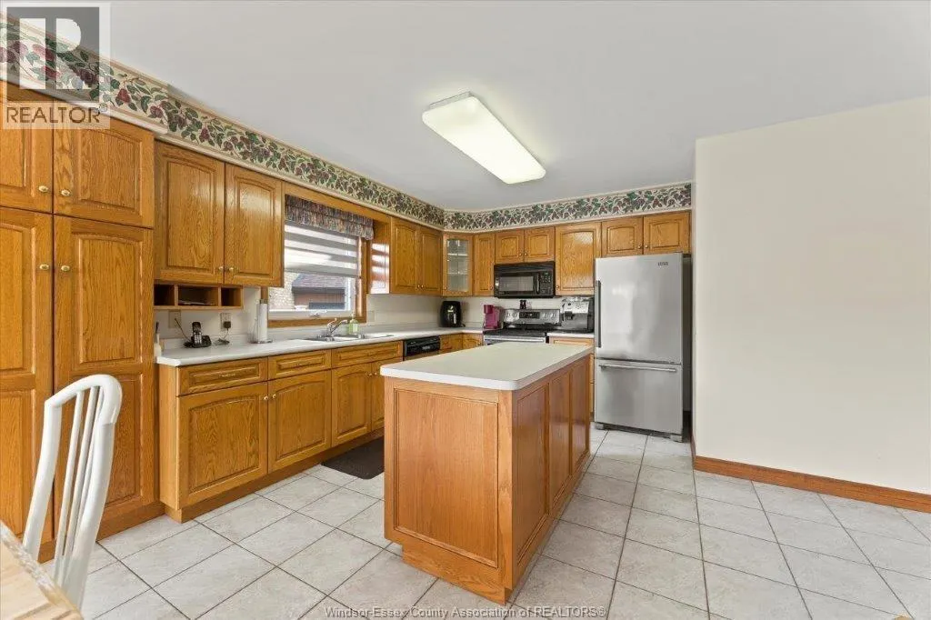 2805 MANGIN CRESCENT