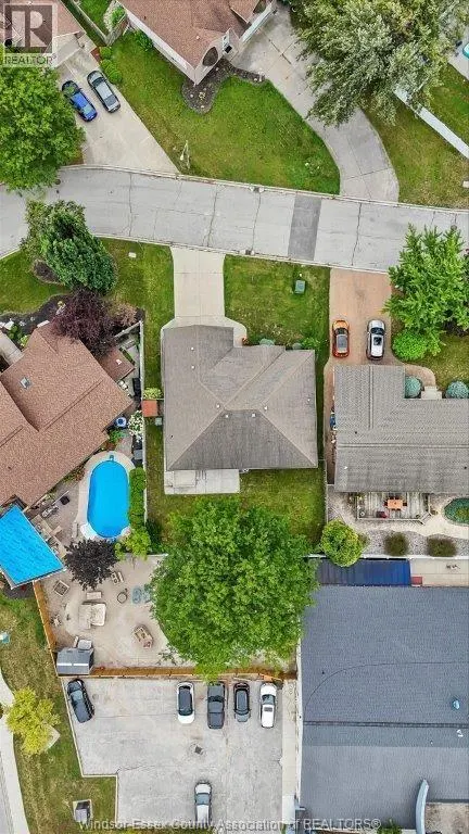 2805 MANGIN CRESCENT