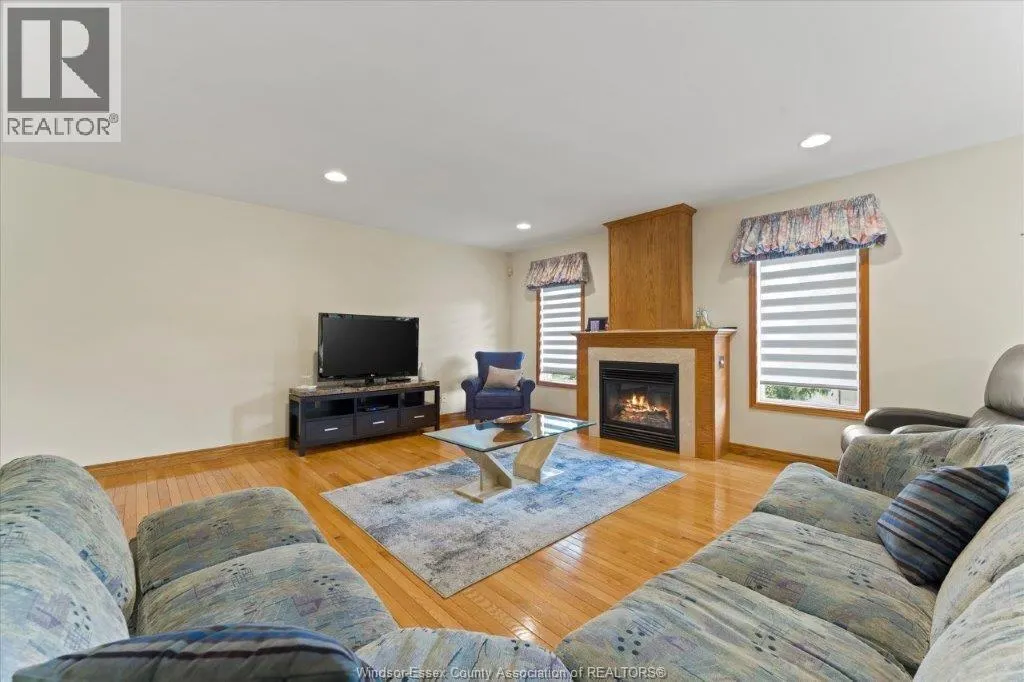 2805 MANGIN CRESCENT