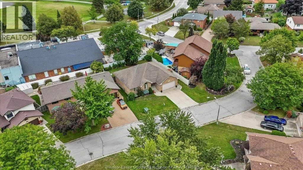 2805 MANGIN CRESCENT