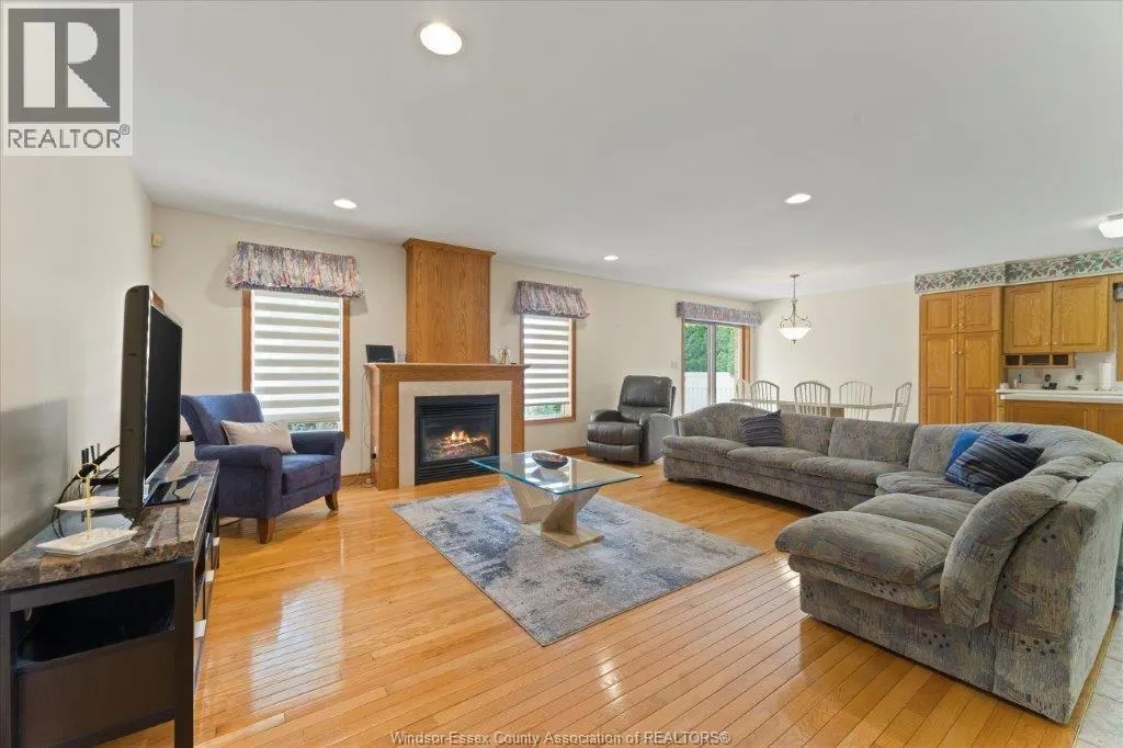 2805 MANGIN CRESCENT