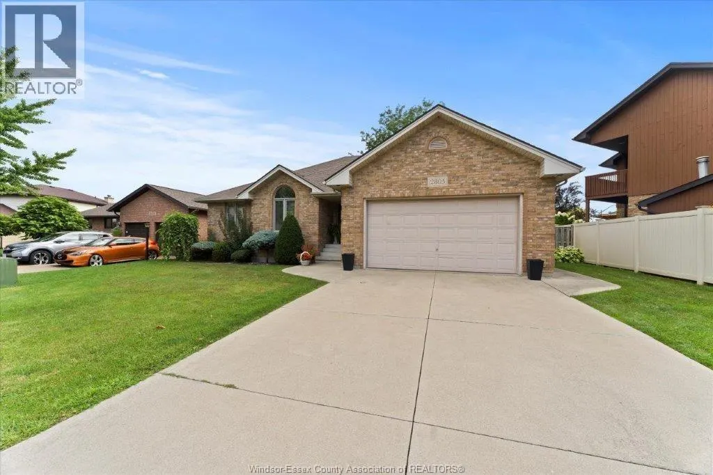 2805 MANGIN CRESCENT