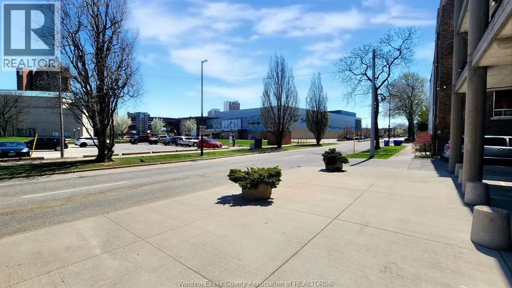 515 RIVERSIDE DRIVE West Unit# 104