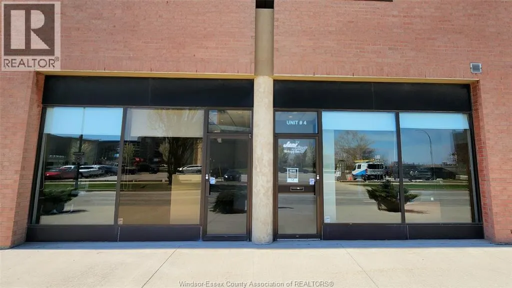 515 RIVERSIDE DRIVE West Unit# 104