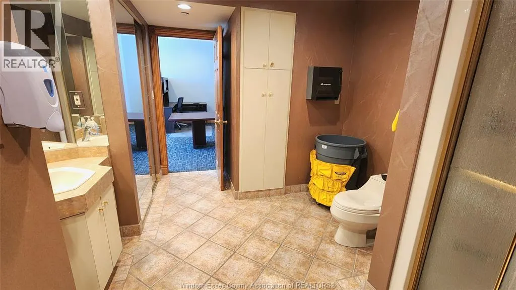 515 RIVERSIDE DRIVE West Unit# 104