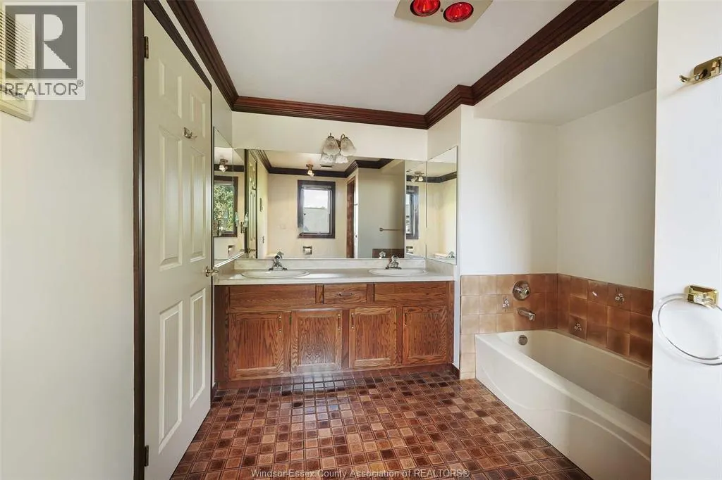 294 Hyde Park