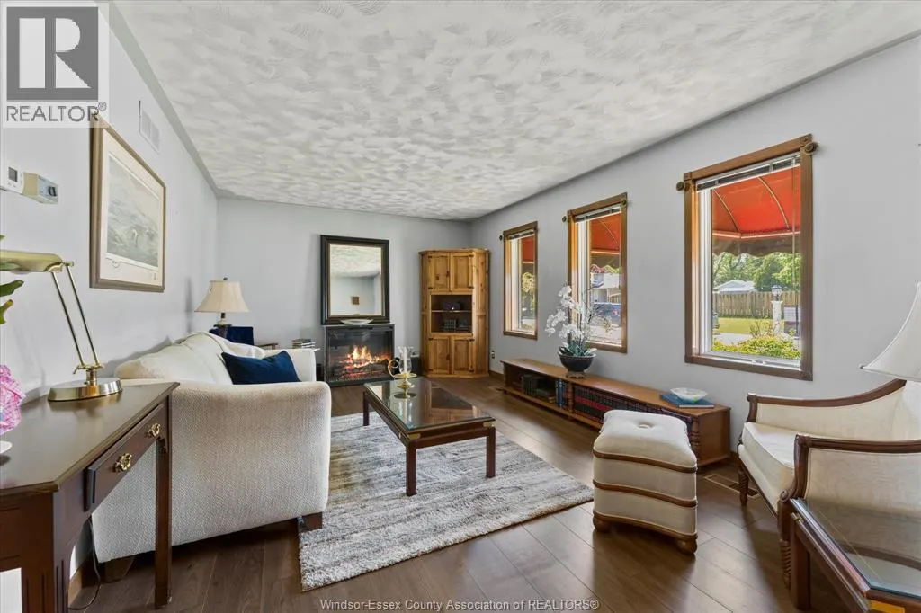 444 Oak STREET East