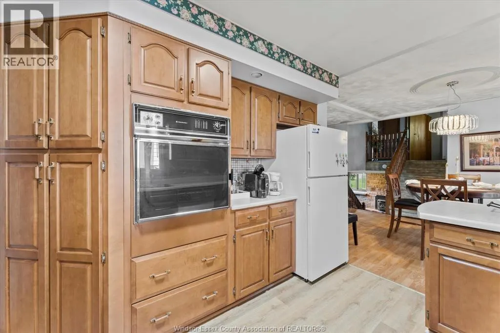 444 Oak STREET East
