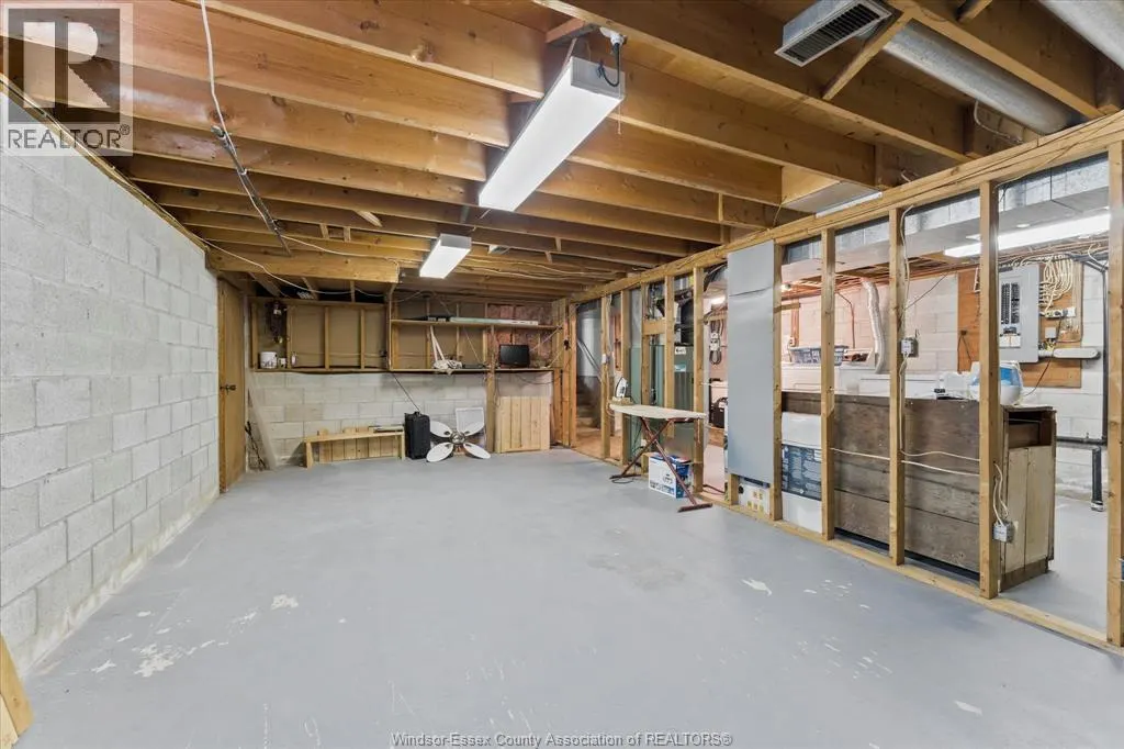 444 Oak STREET East