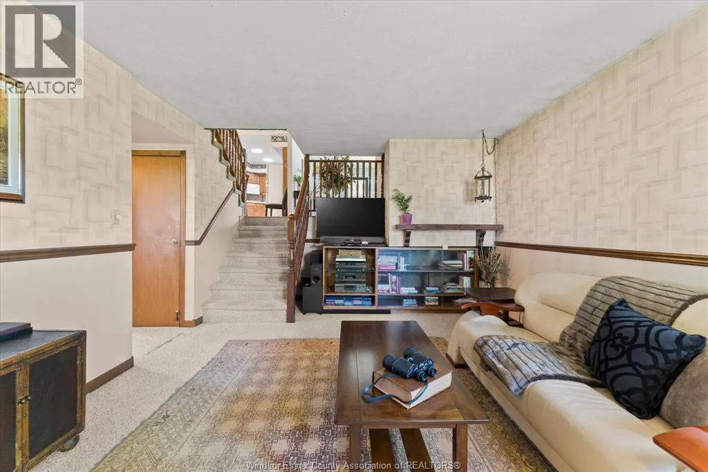 444 Oak STREET East
