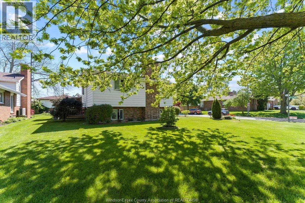 444 Oak STREET East