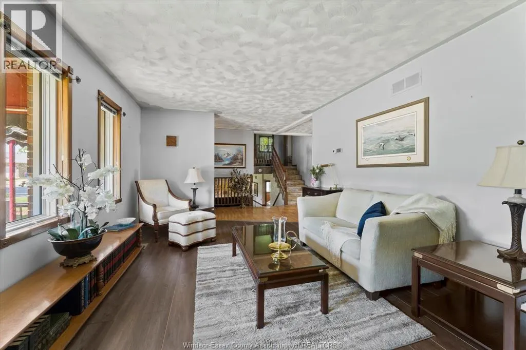 444 Oak STREET East