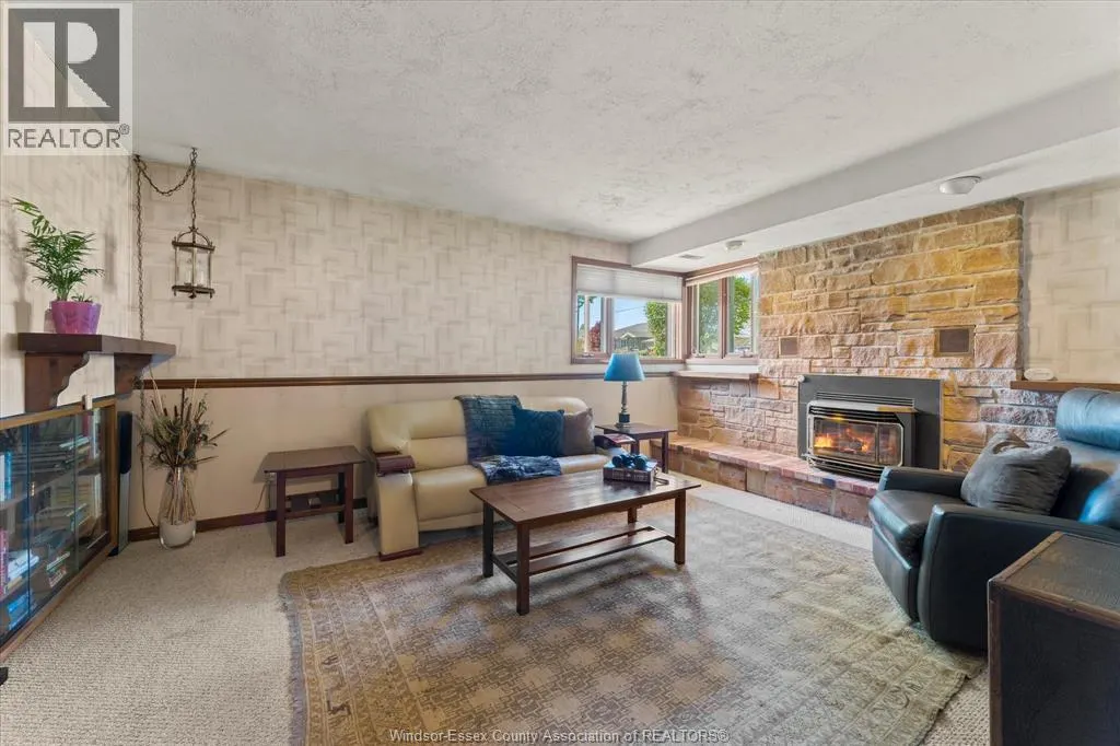 444 Oak STREET East