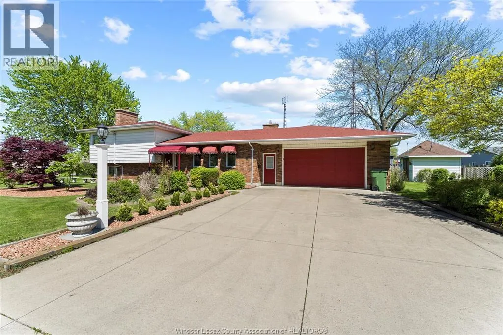 444 Oak STREET East