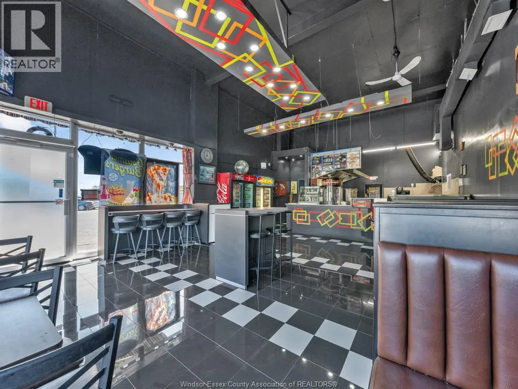 3857 WYANDOTTE STREET East Unit# 2