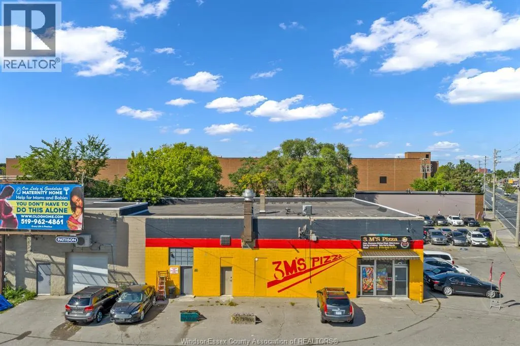 3857 WYANDOTTE STREET East Unit# 2
