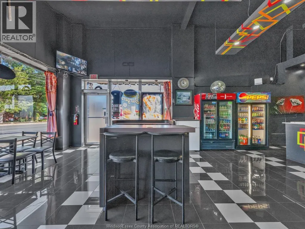 3857 WYANDOTTE STREET East Unit# 2