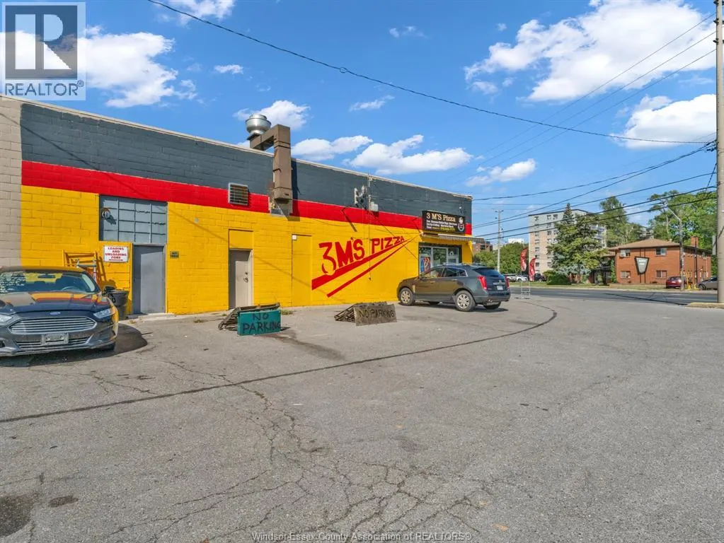 3857 WYANDOTTE STREET East Unit# 2