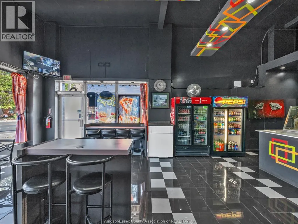 3857 WYANDOTTE STREET East Unit# 2