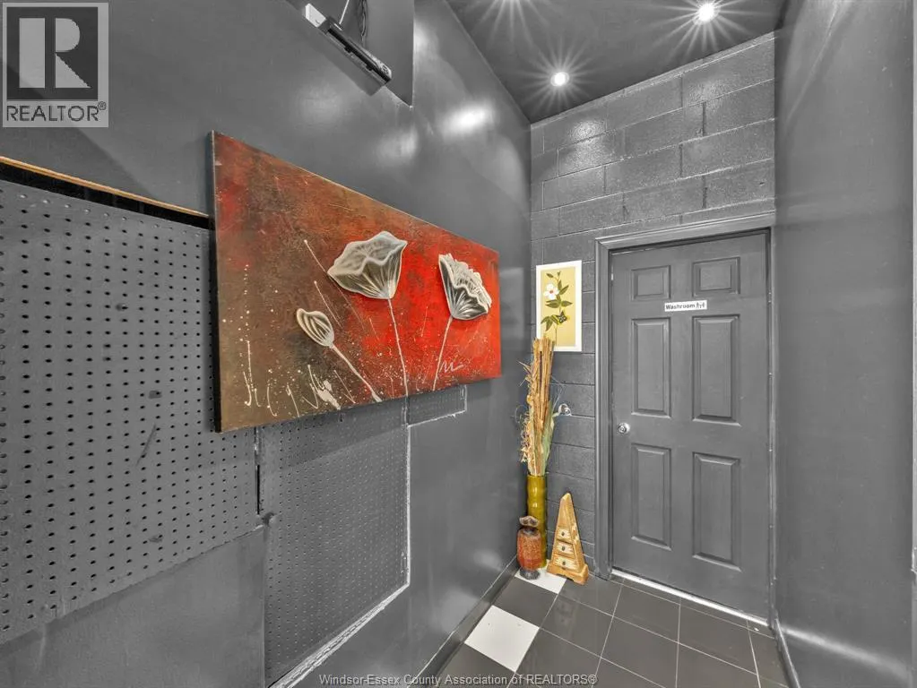 3857 WYANDOTTE STREET East Unit# 2