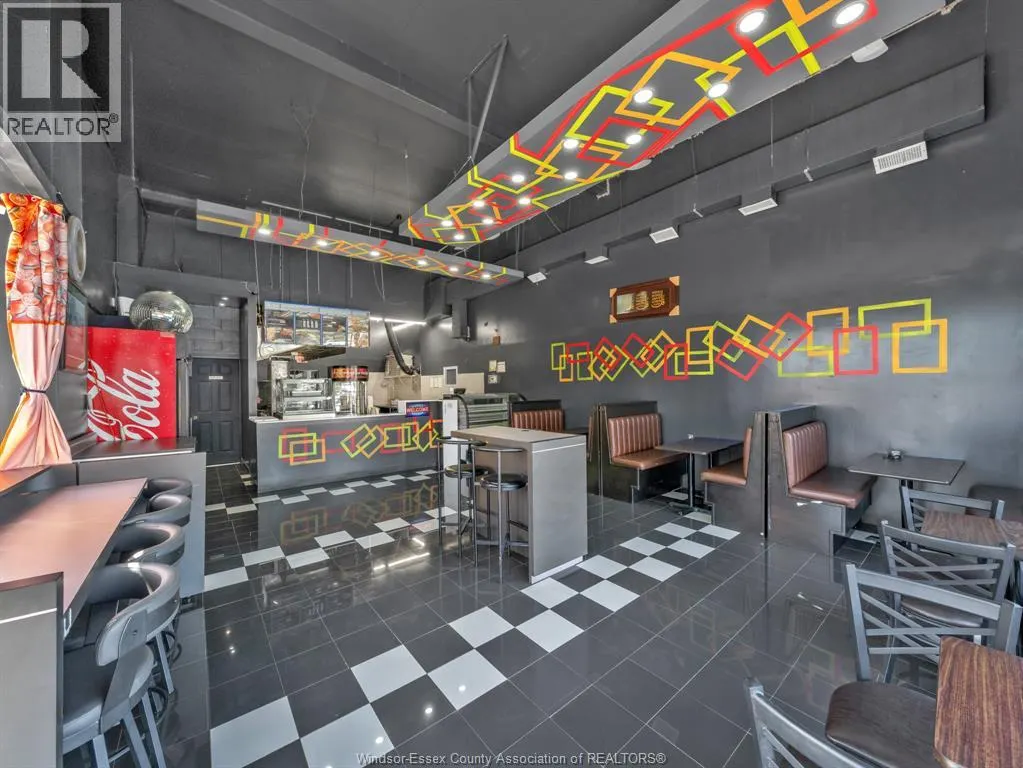 3857 WYANDOTTE STREET East Unit# 2