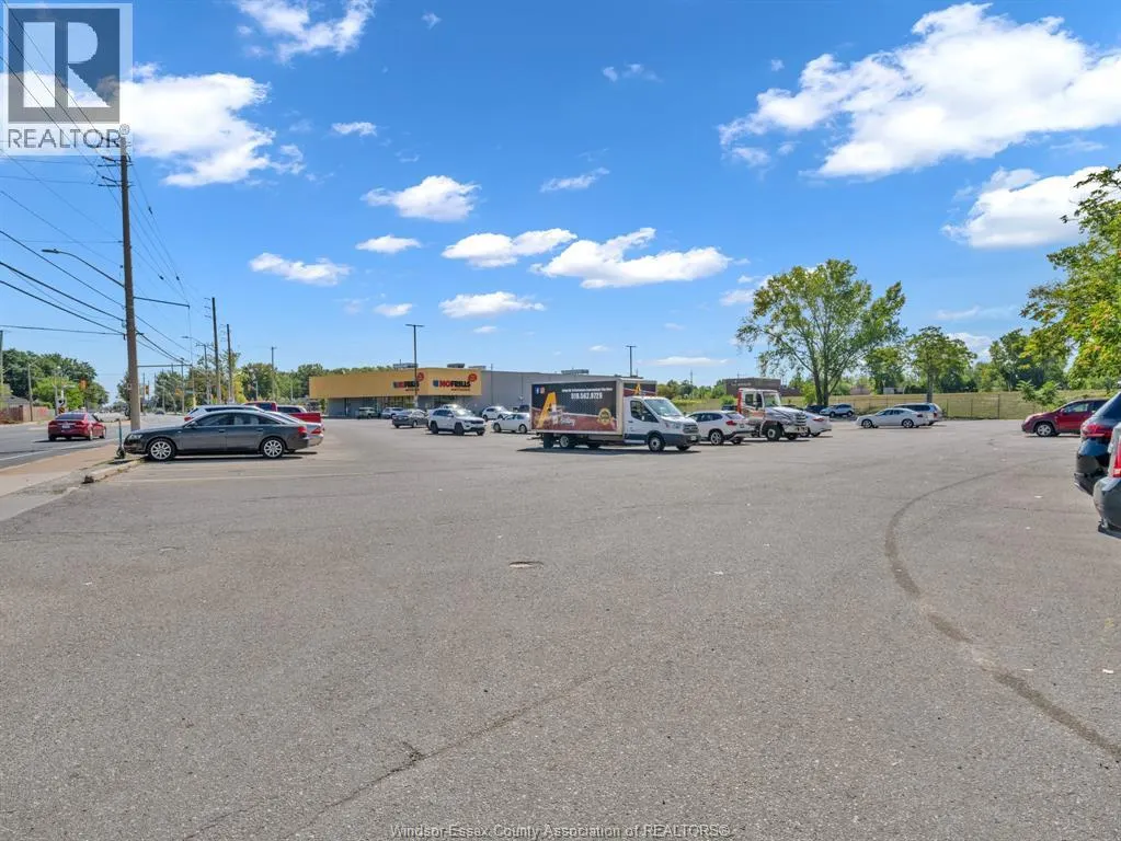 3857 WYANDOTTE STREET East Unit# 2