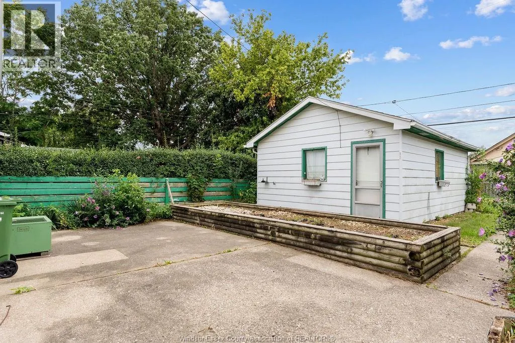 1527 ALBERT ROAD
