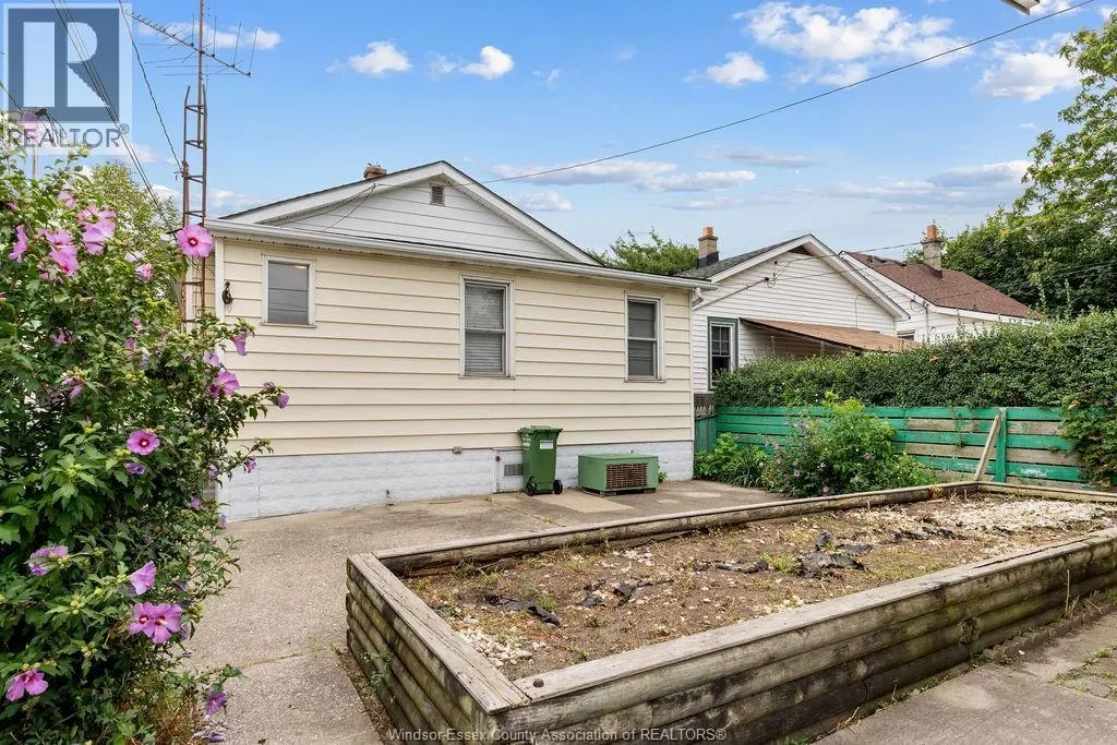 1527 ALBERT ROAD