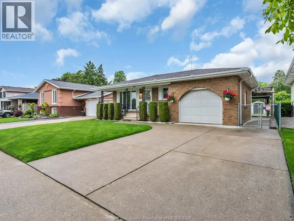 3040 FOREST GLADE DRIVE