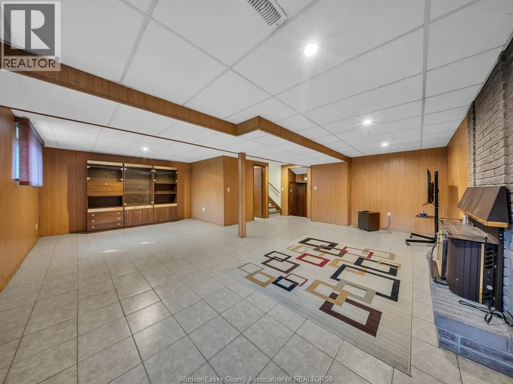 3040 FOREST GLADE DRIVE