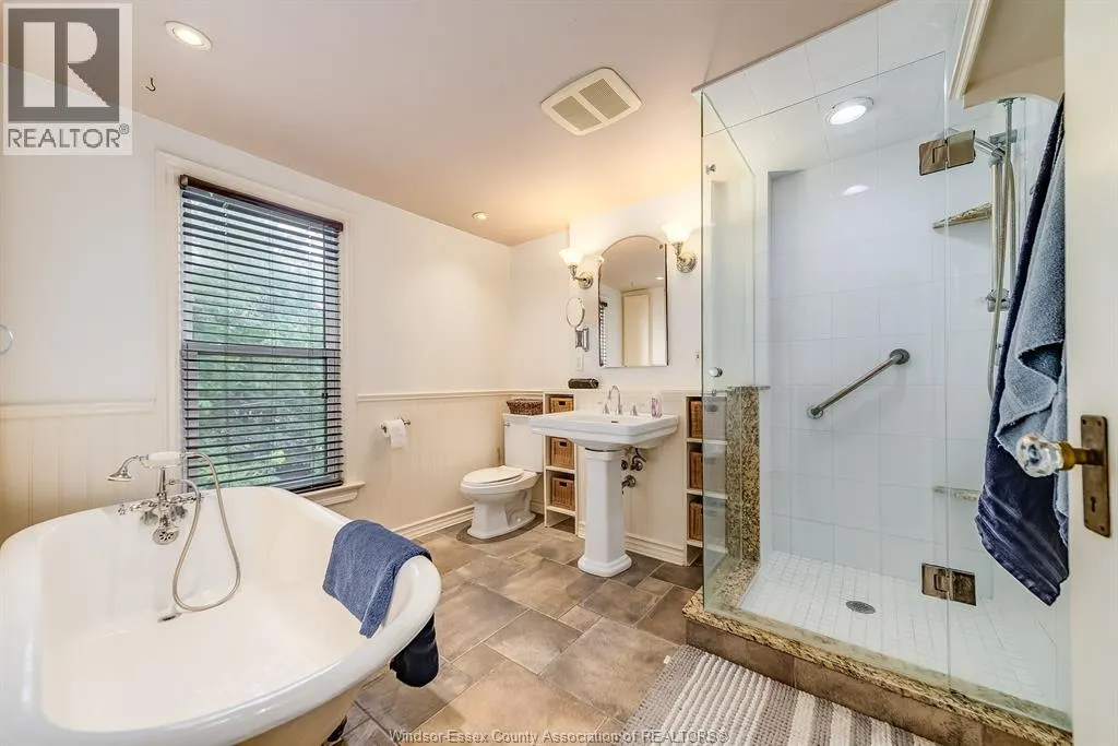 1037 WINDERMERE ROAD