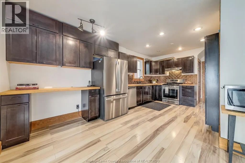 1037 WINDERMERE ROAD