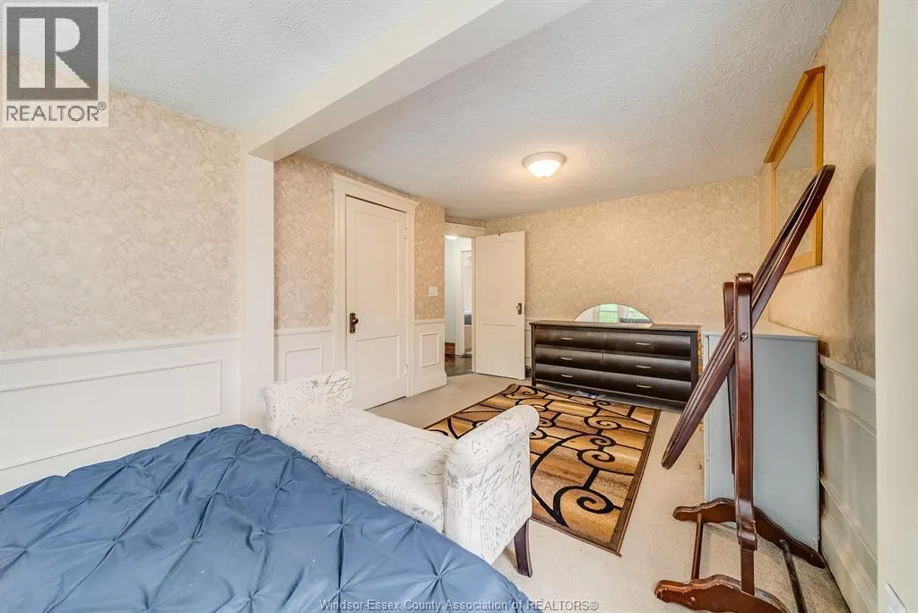 1037 WINDERMERE ROAD