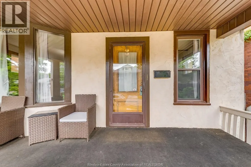 1037 WINDERMERE ROAD