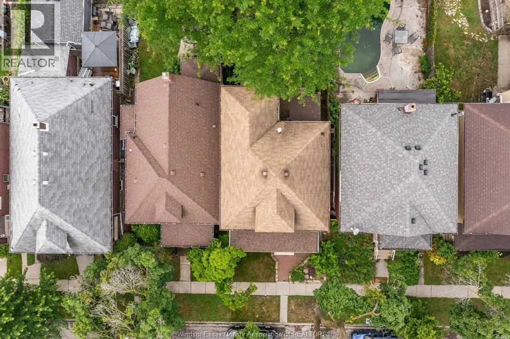 1037 WINDERMERE ROAD
